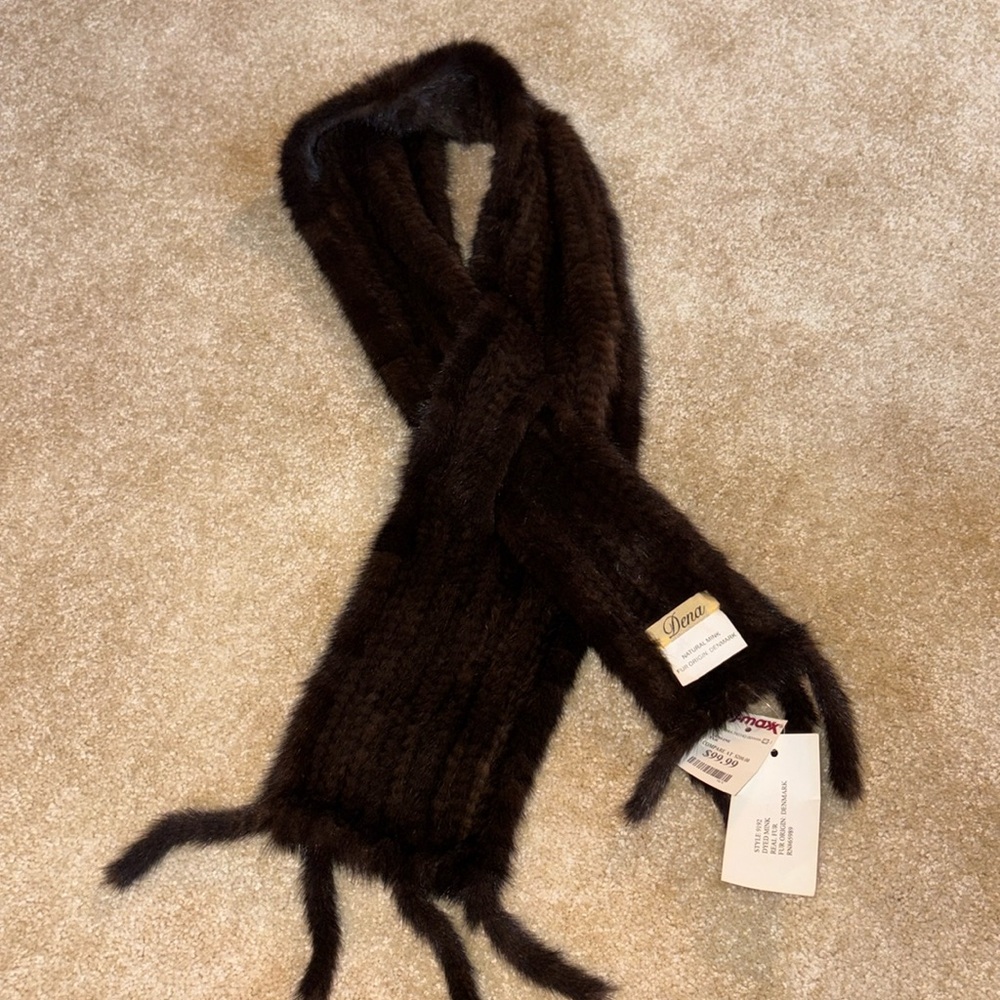 NWT Dyed Milk Real Fur Scarf